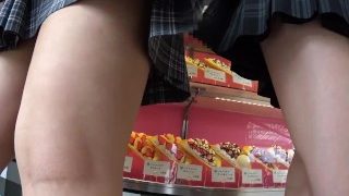 かわゆで無防備☆制服のJ系を追跡！丸見えの生パン＆エロ脚