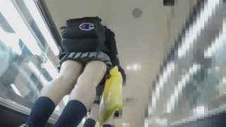 かわゆで無防備☆制服のJ系を追跡！丸見えの生パン＆エロ脚