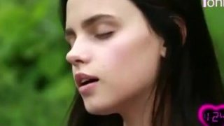 フランスの元アイドルが公園オナニー