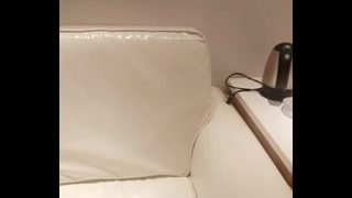 洋气的美女大学生暑假勾搭个大叔车震.MP4