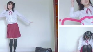 うまるちゃんのコスプレで踊る細見のお姉さん