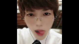 メガネ男子のエアディープキス！よだれ垂らして痙攣絶頂！015