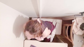 ネカフェで声を我慢しながらオナニーする佐伯さやか